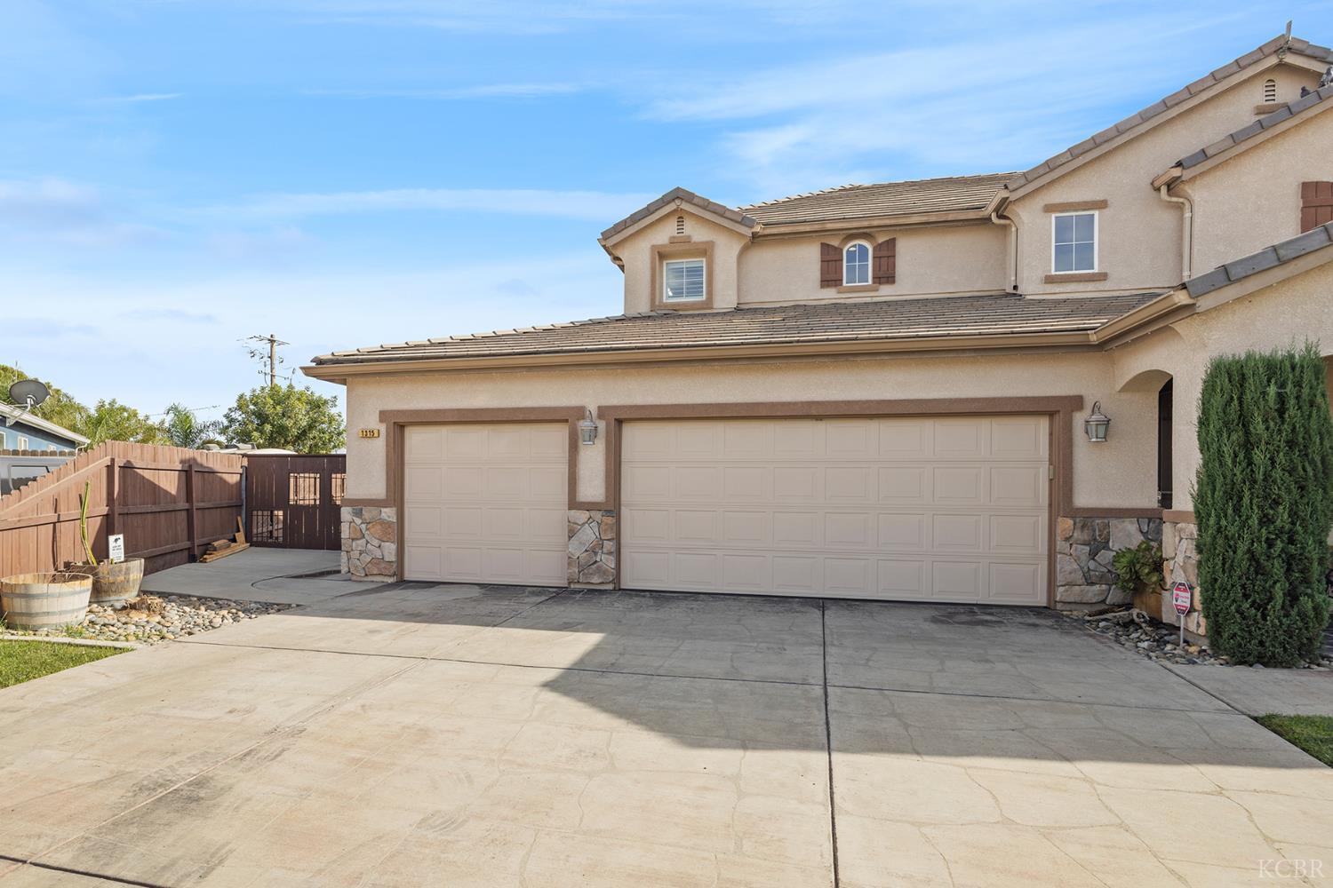1315 Acres Way, Hanford, CA 93230