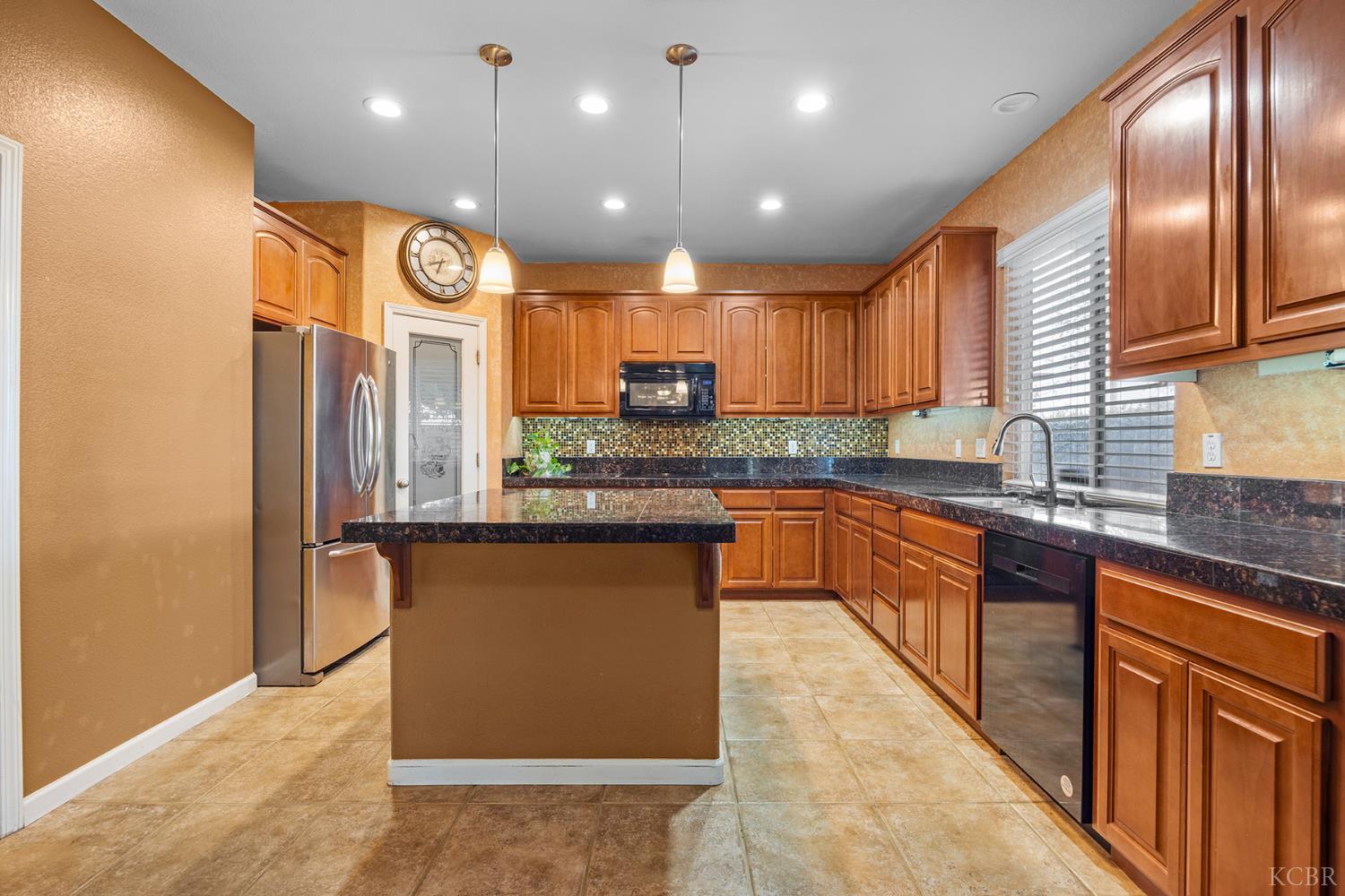 1315 Acres Way, Hanford, CA 93230