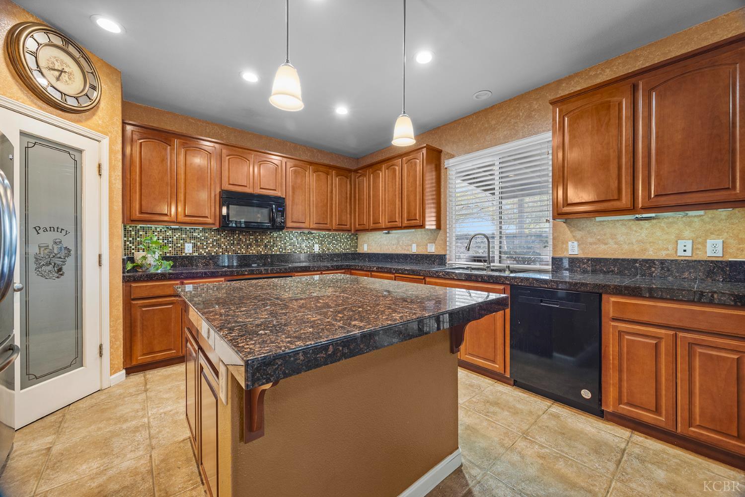 1315 Acres Way, Hanford, CA 93230