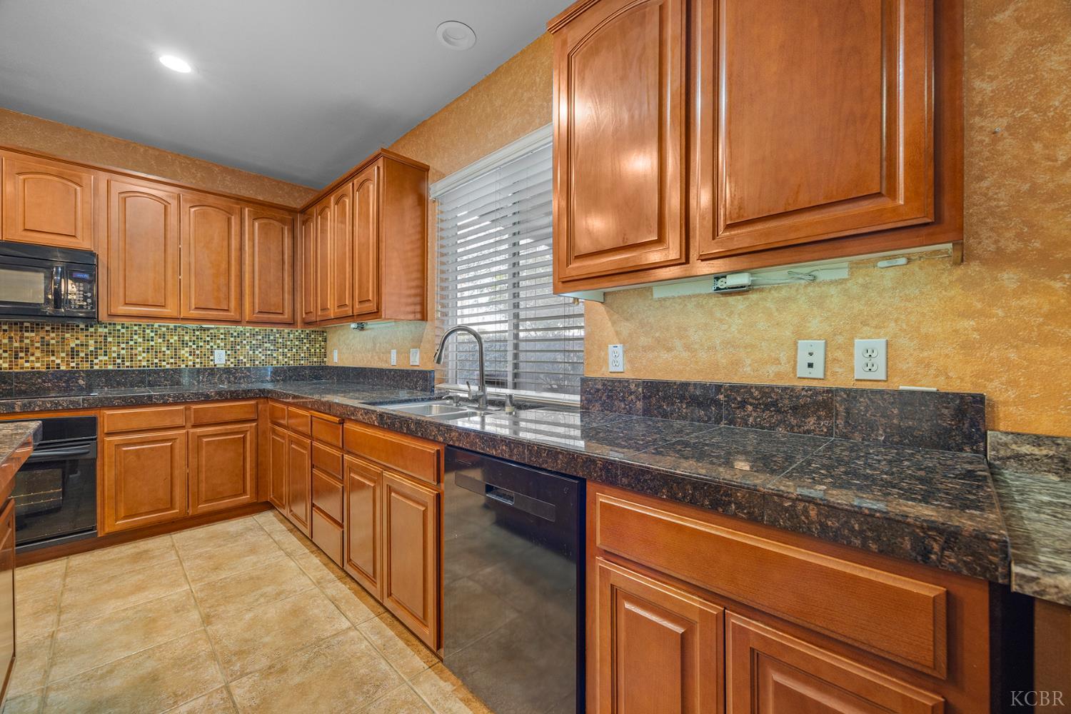 1315 Acres Way, Hanford, CA 93230