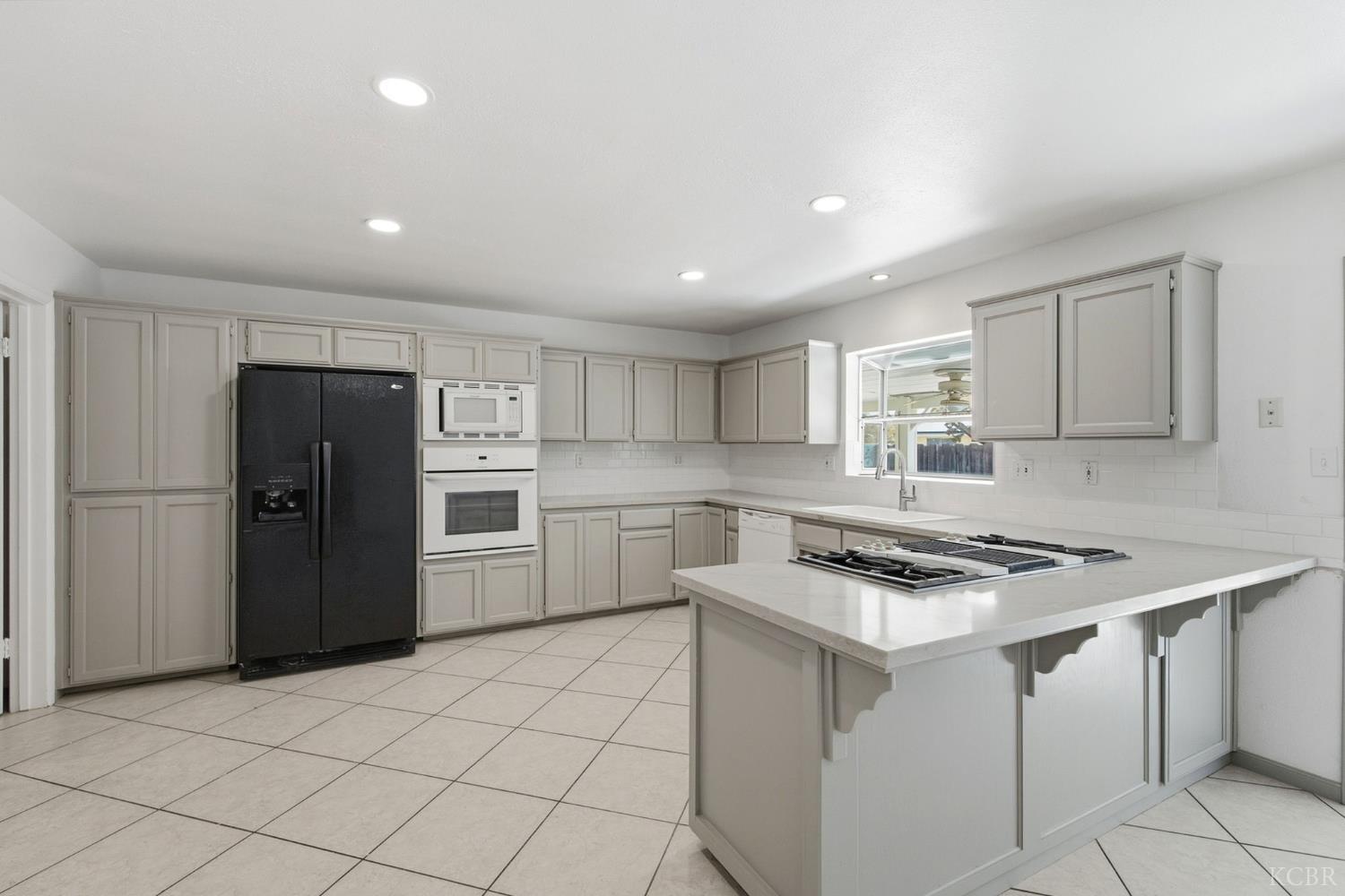 2335 N Douty St, Hanford, CA 93230