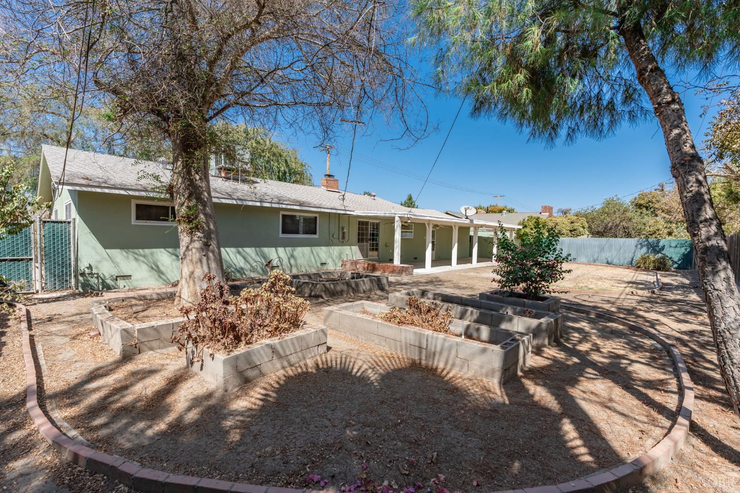 2335 N Douty St, Hanford, CA 93230