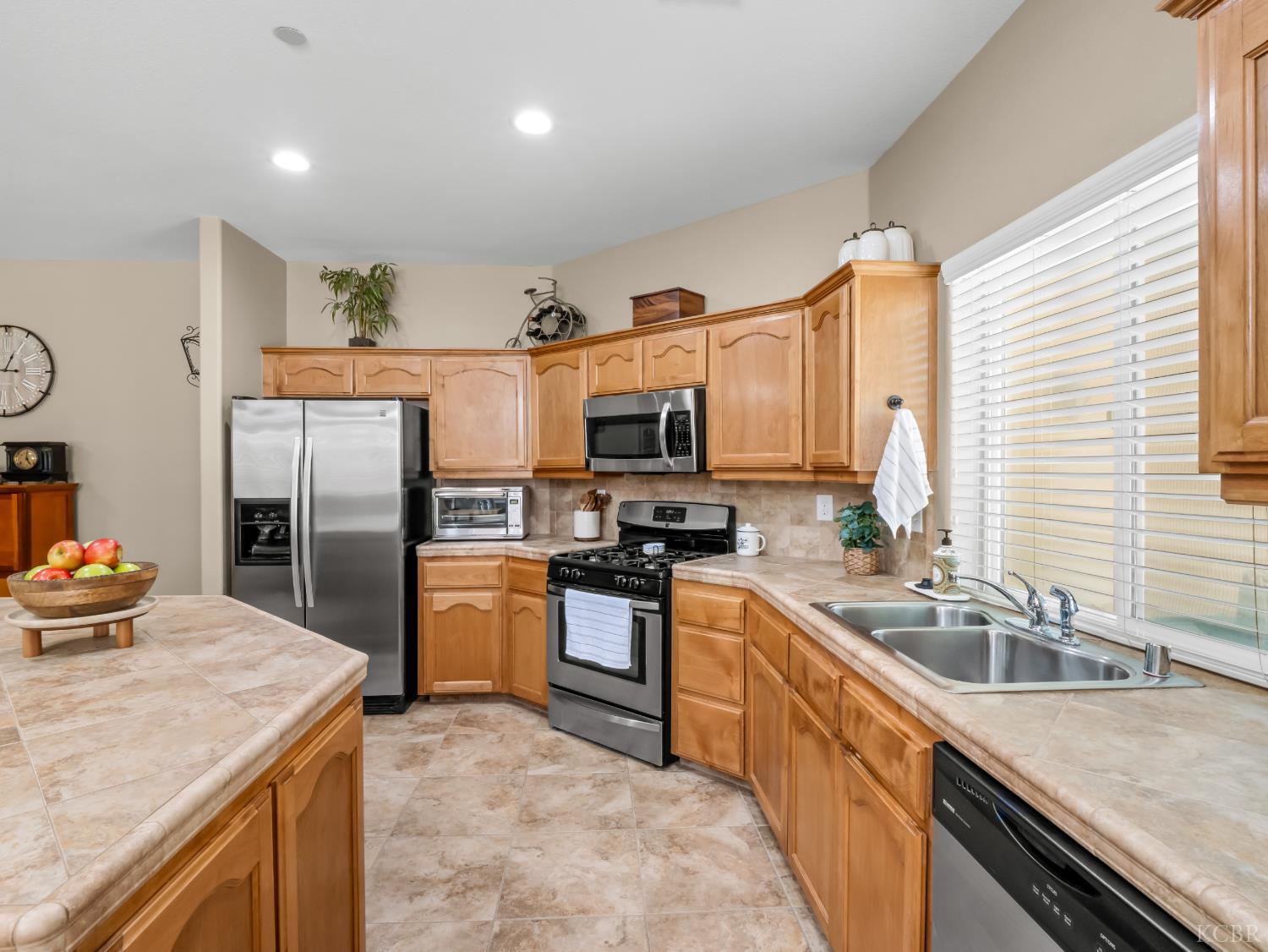 1608 Morro Ln, Lemoore, CA 93245