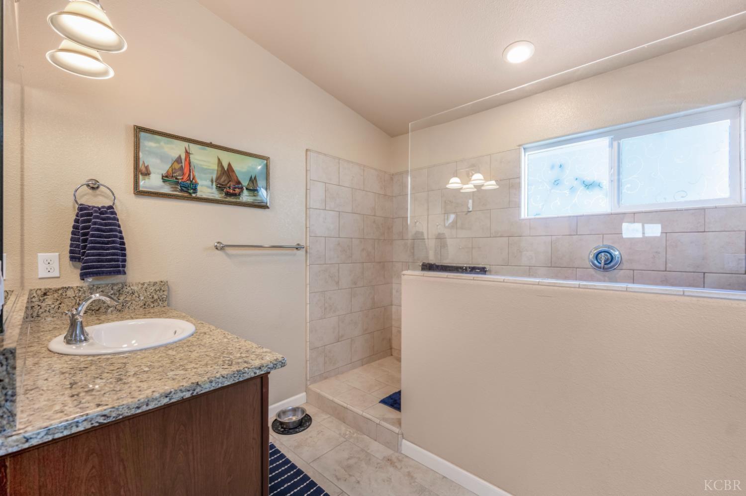 2326 W Andrew Ln W, Hanford, CA 93230