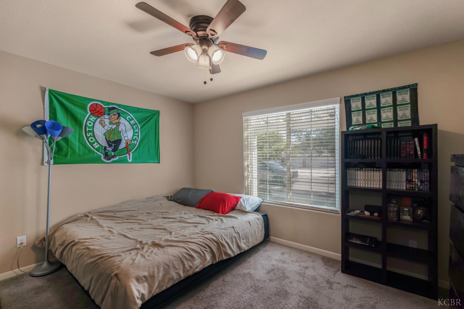 2326 W Andrew Ln W, Hanford, CA 93230