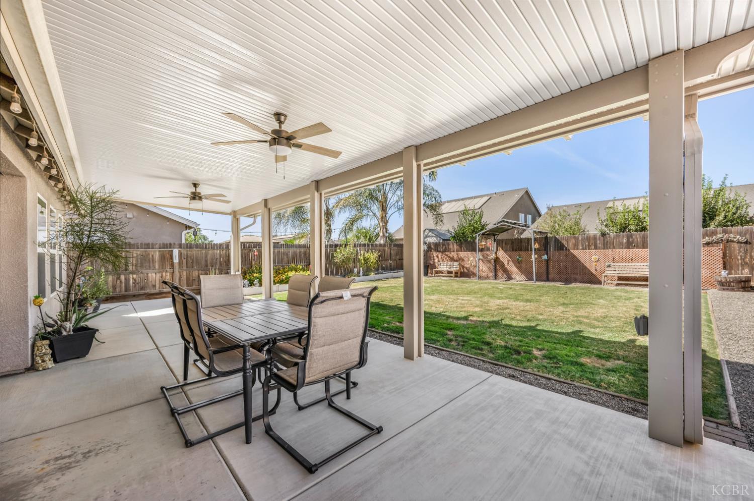 2326 W Andrew Ln W, Hanford, CA 93230
