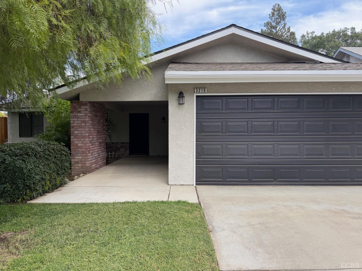 3215 Miramonte Ave, Clovis, CA 93611