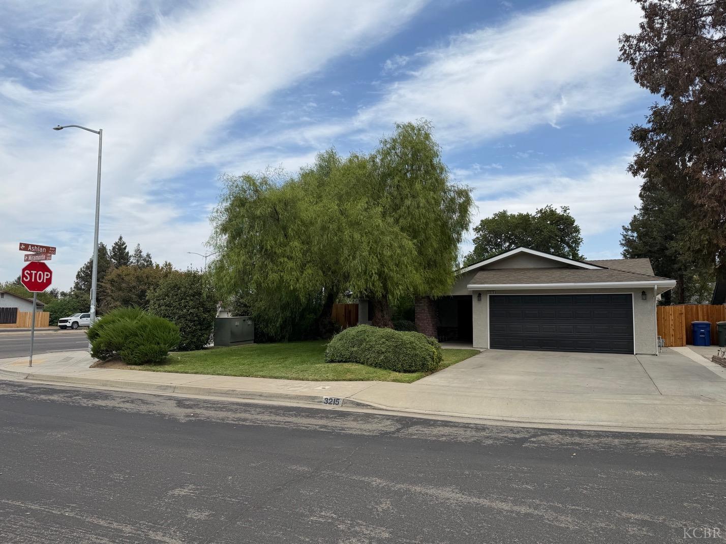 3215 Miramonte Ave, Clovis, CA 93611