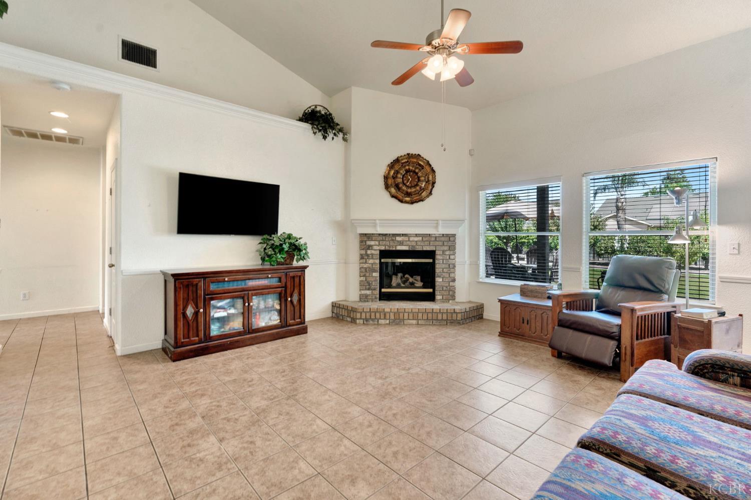 5018 W Modoc Ave, Visalia, CA 93291
