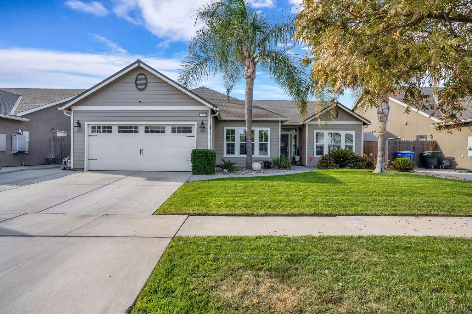 1875 Bryman St, Hanford, CA 93230