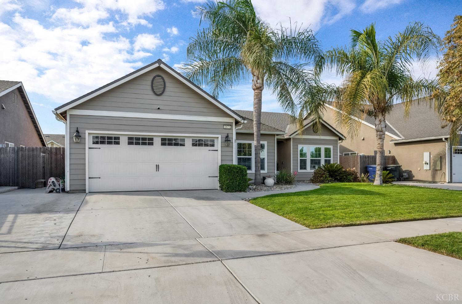 1875 Bryman St, Hanford, CA 93230