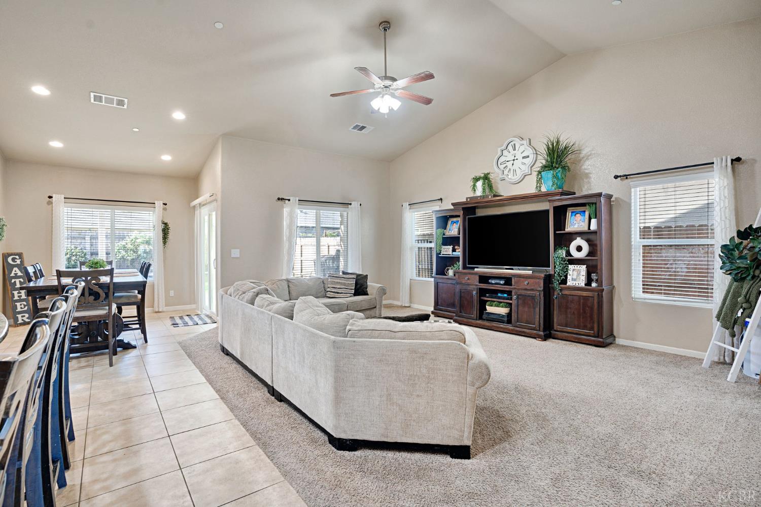 1875 Bryman St, Hanford, CA 93230