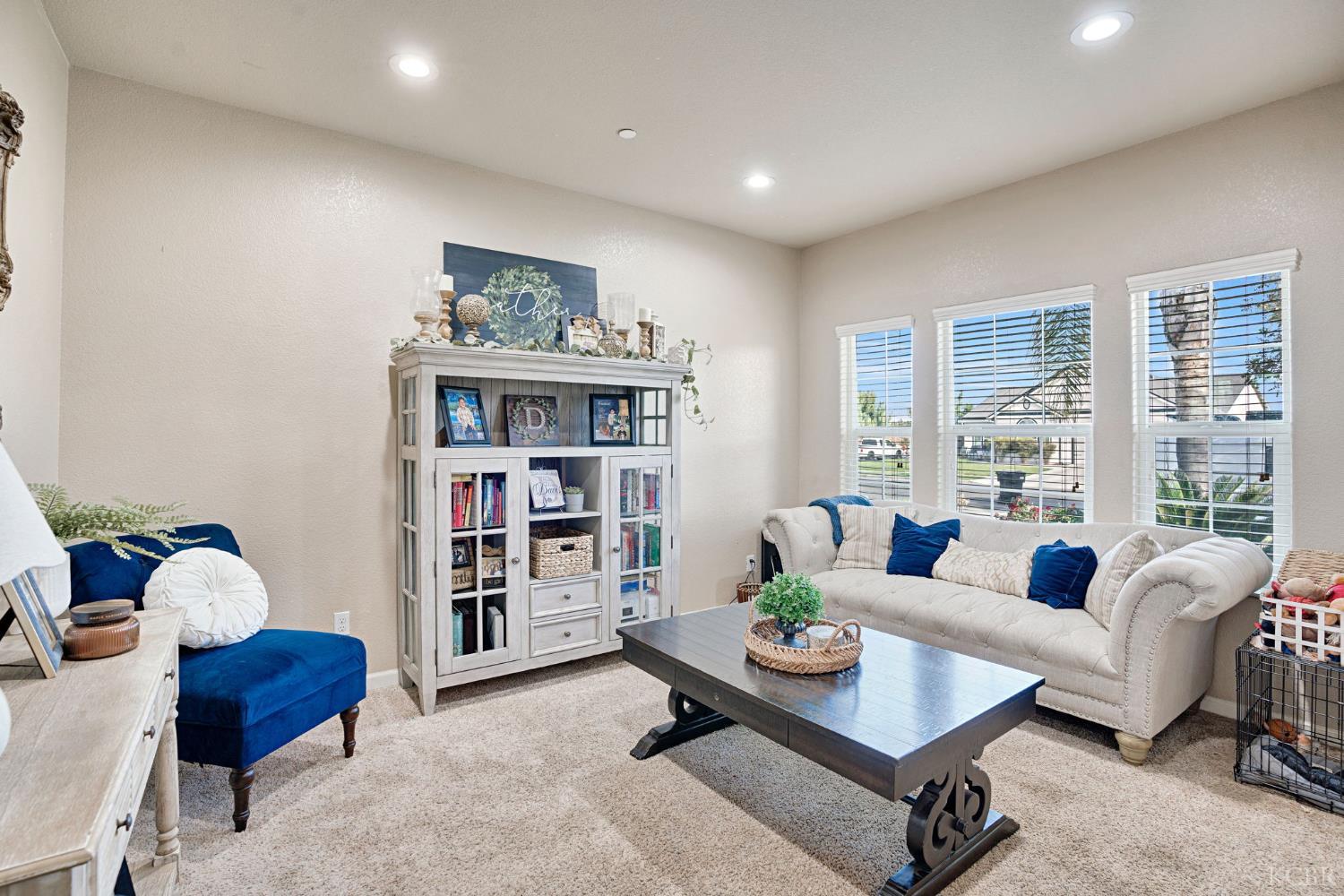 1875 Bryman St, Hanford, CA 93230