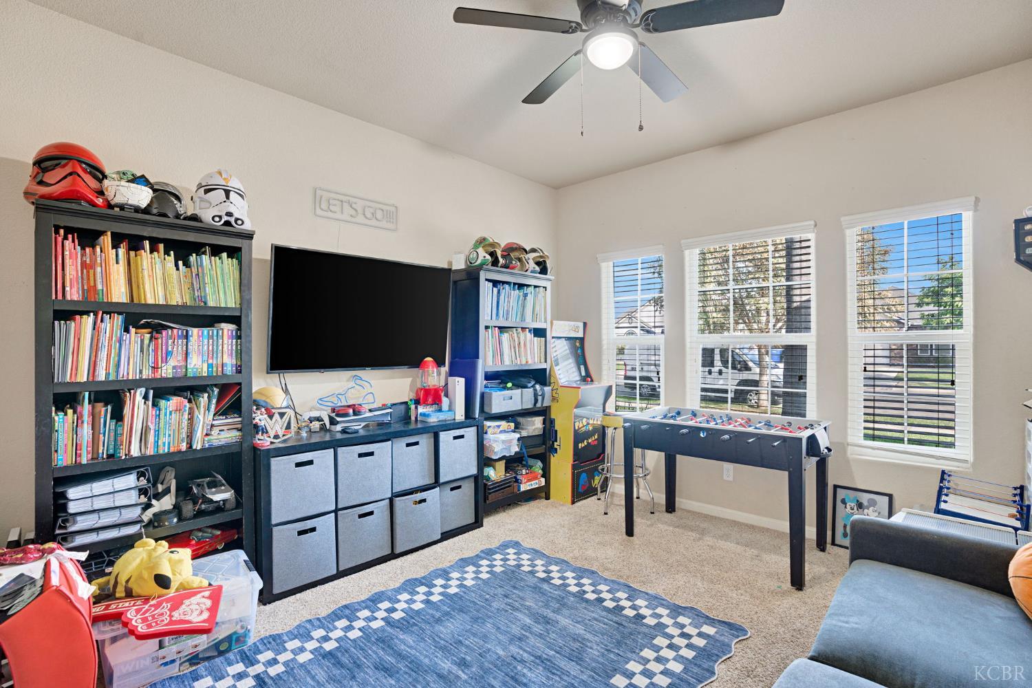 1875 Bryman St, Hanford, CA 93230