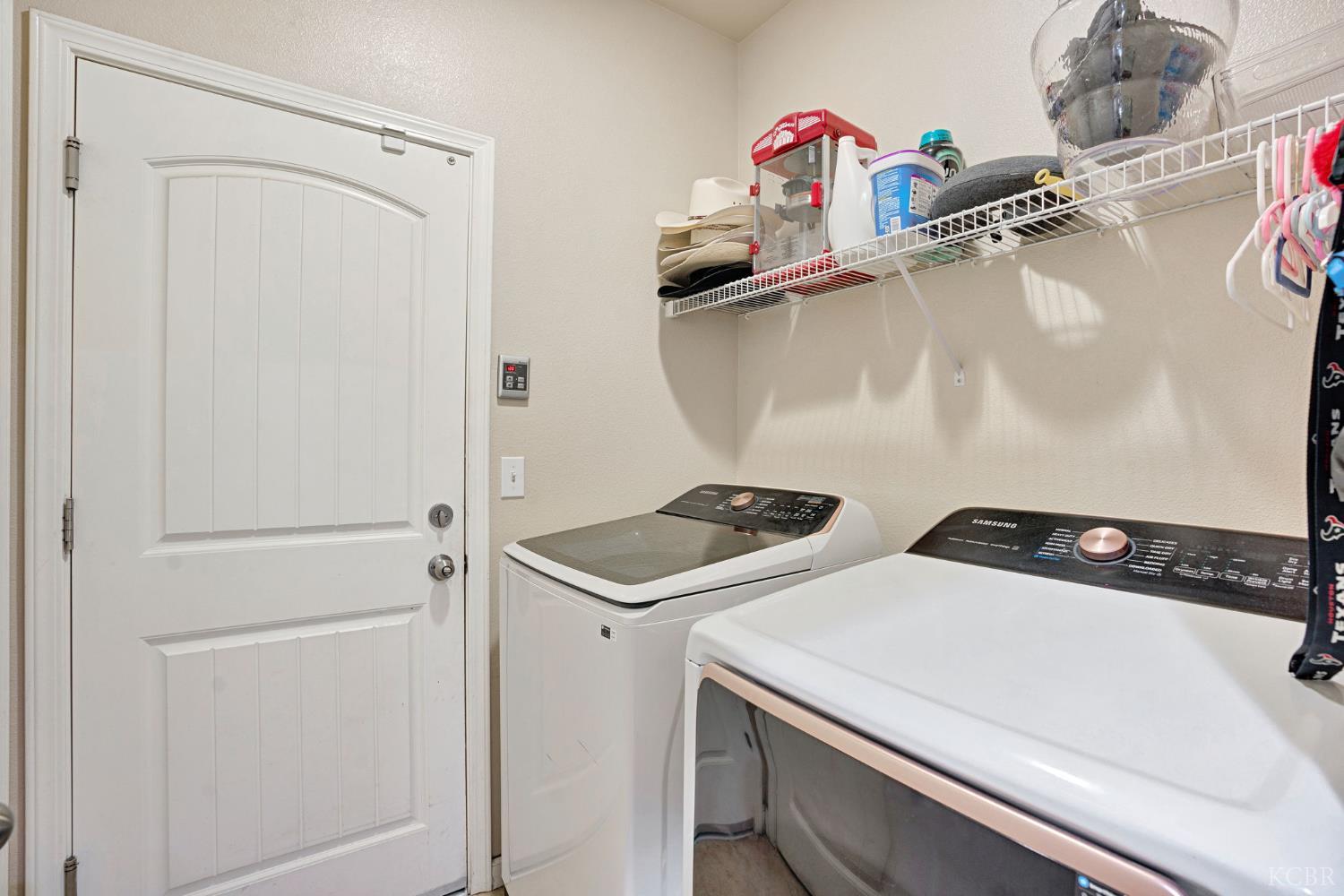 1875 Bryman St, Hanford, CA 93230