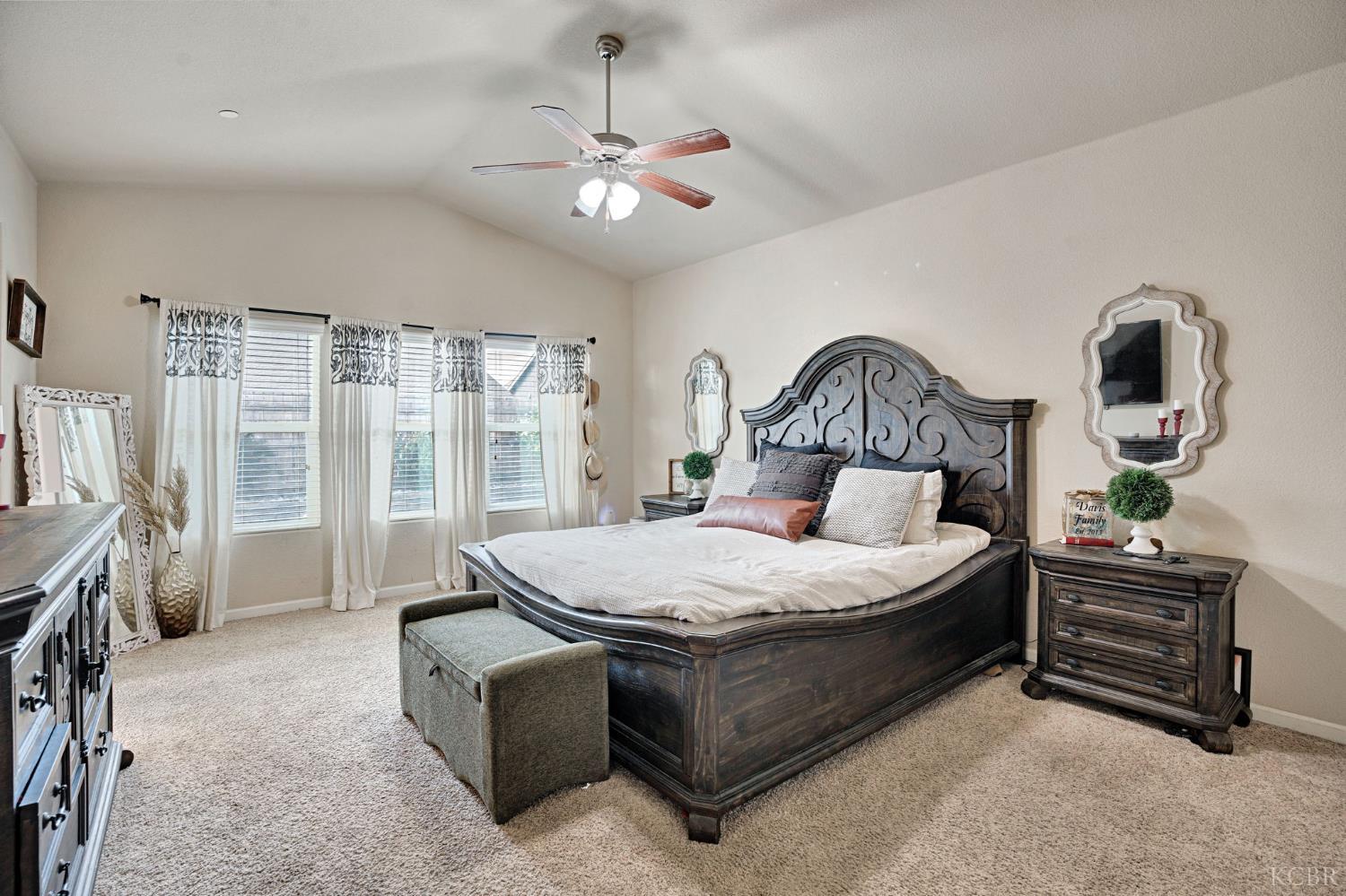 1875 Bryman St, Hanford, CA 93230