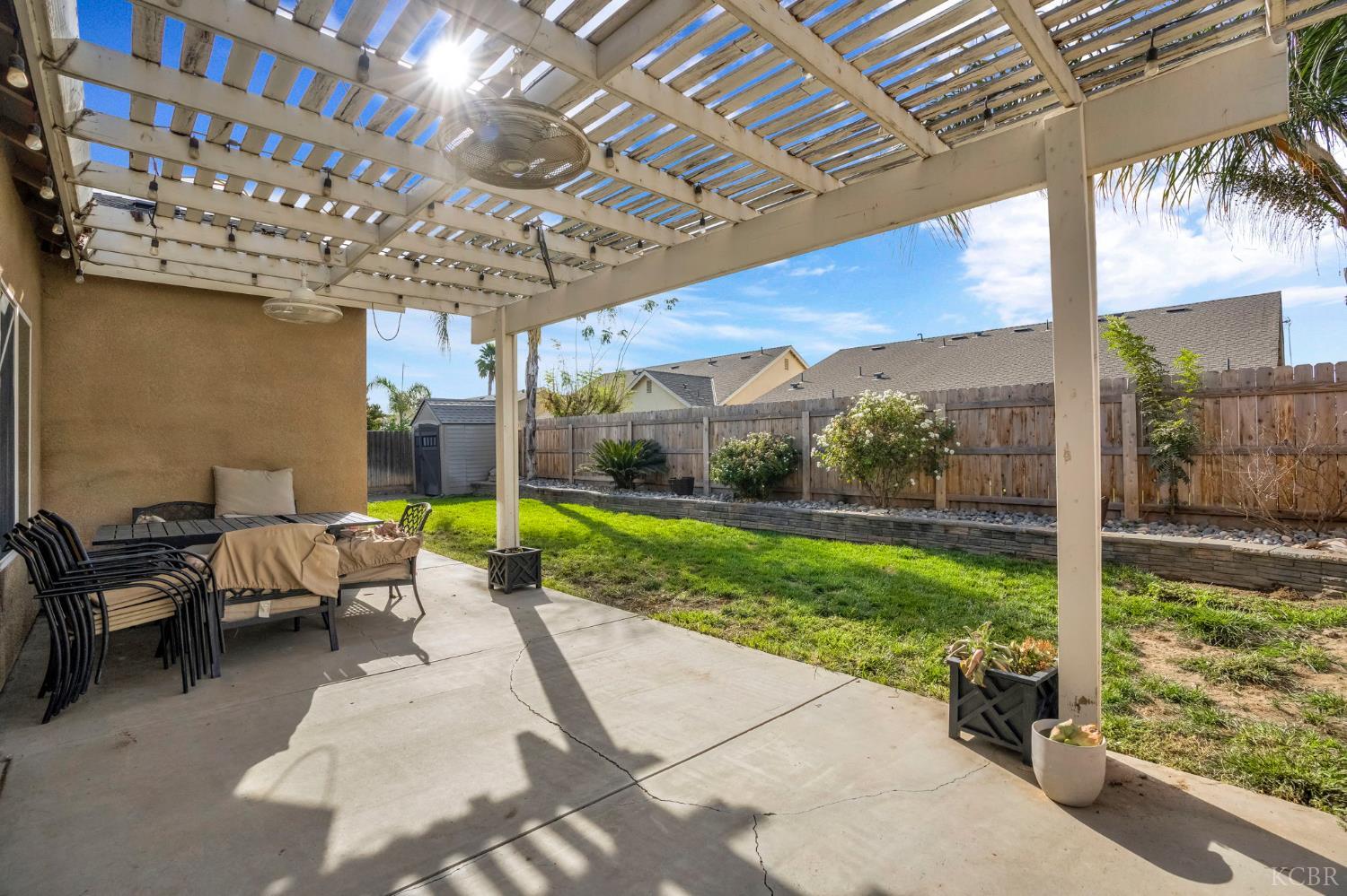 1875 Bryman St, Hanford, CA 93230