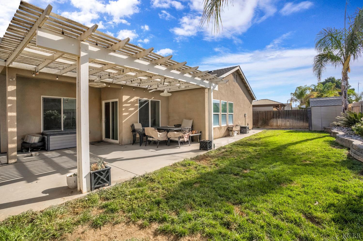 1875 Bryman St, Hanford, CA 93230