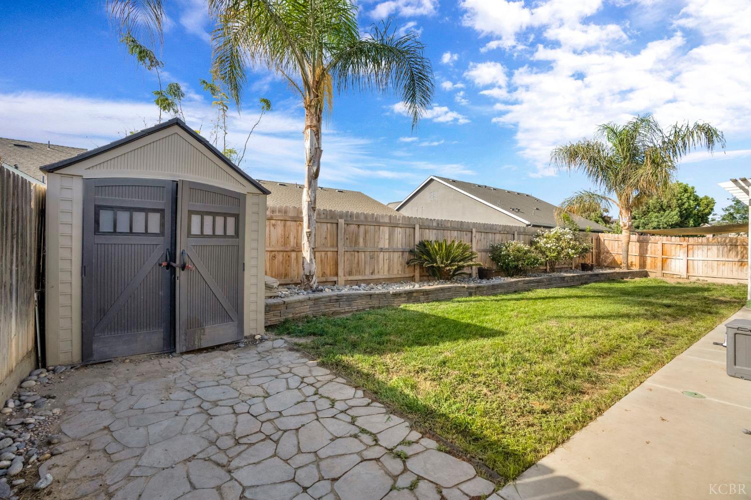 1875 Bryman St, Hanford, CA 93230