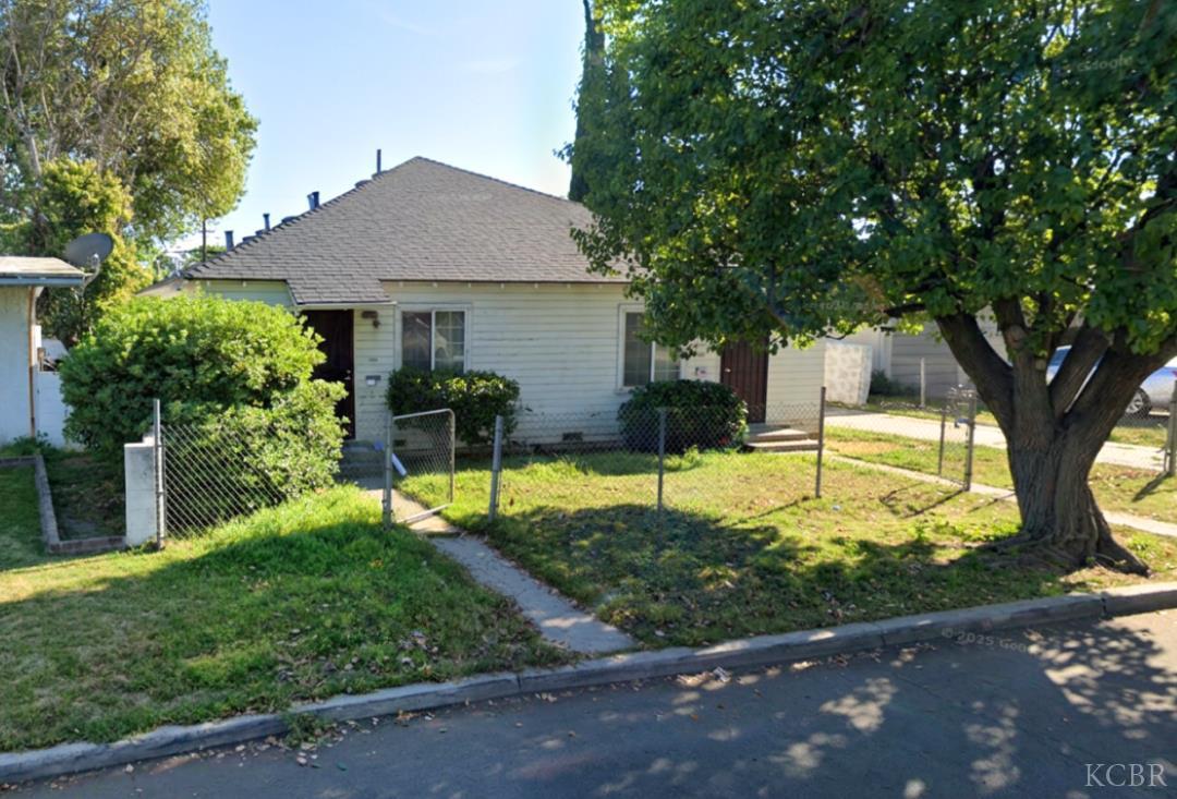 3922 3924 E White Ave, Fresno, CA 93702