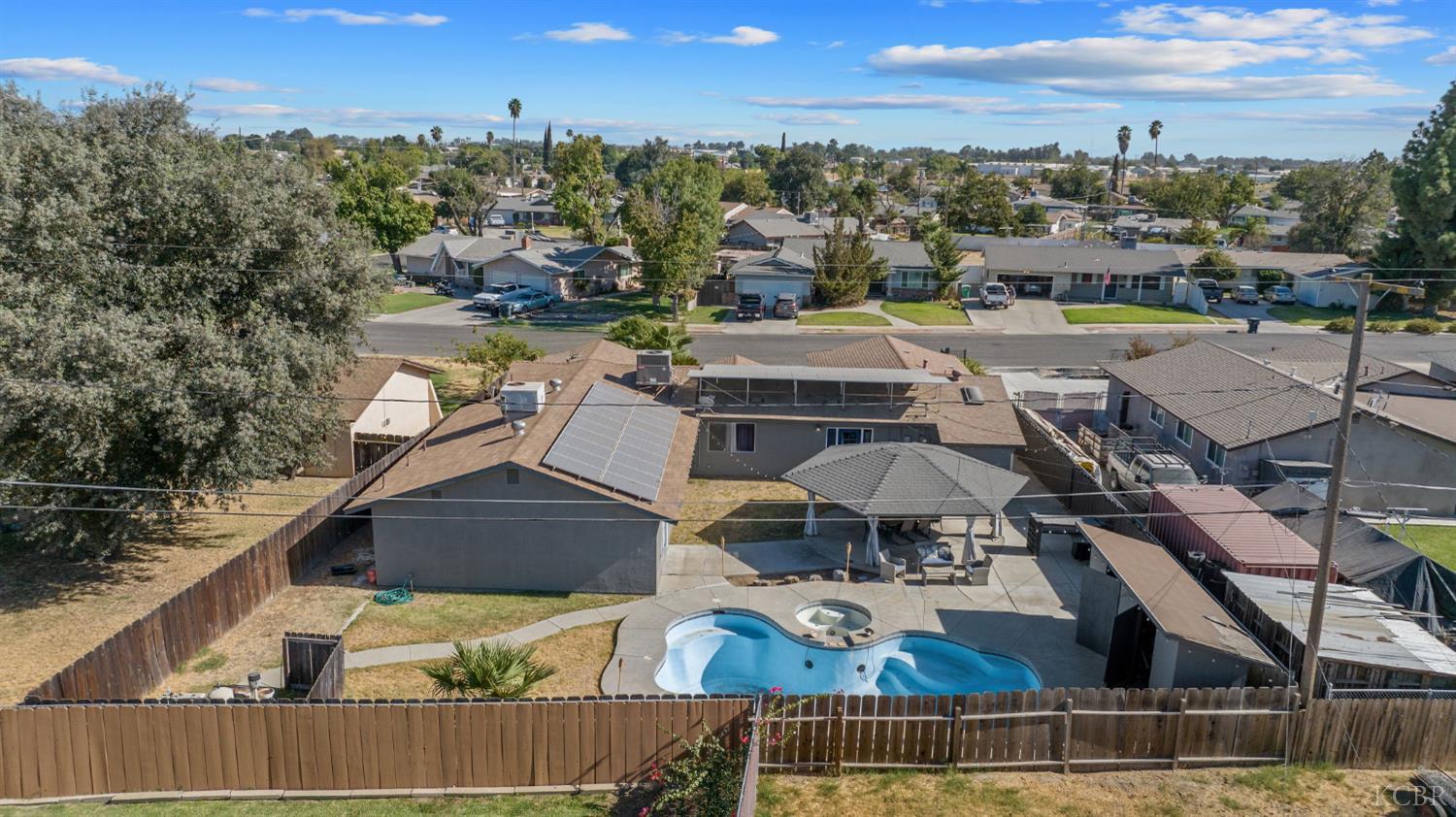 916 E Elm St, Hanford, CA 93230