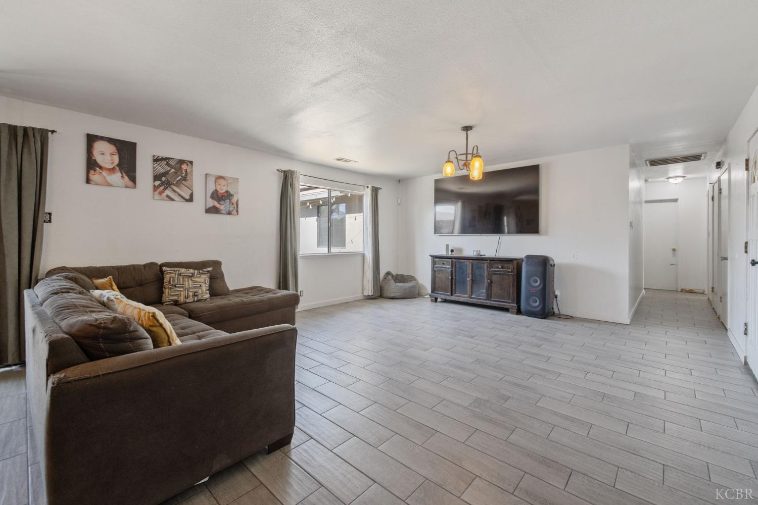 916 E Elm St, Hanford, CA 93230