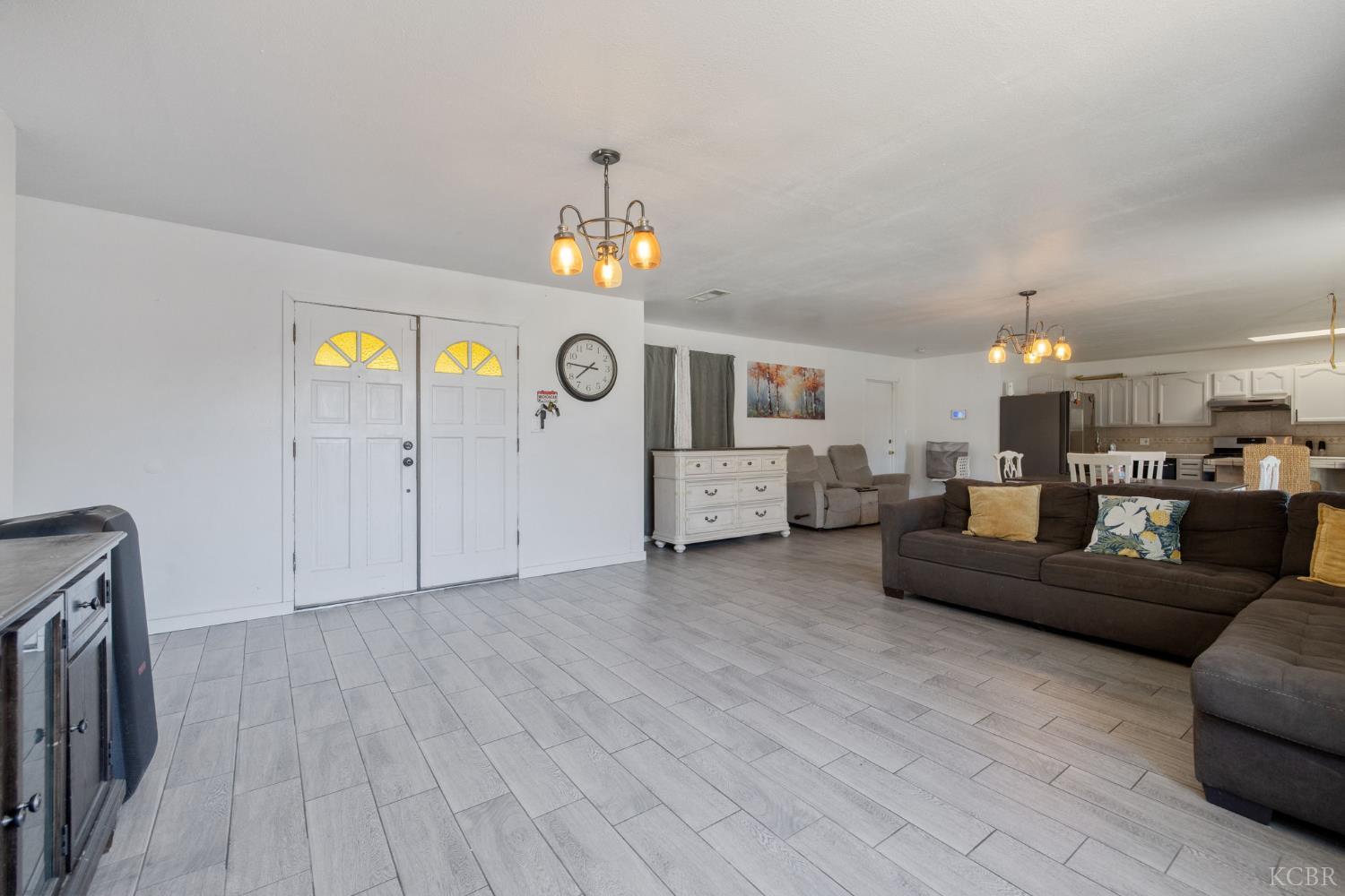 916 E Elm St, Hanford, CA 93230