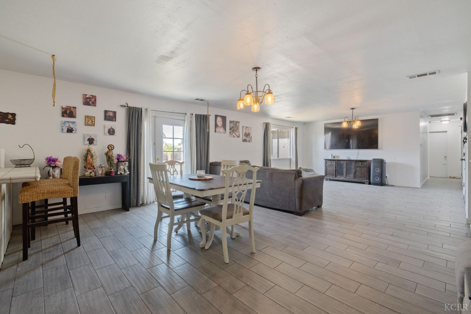 916 E Elm St, Hanford, CA 93230