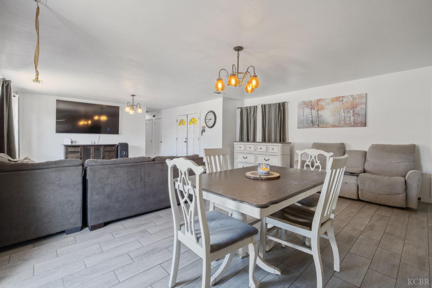 916 E Elm St, Hanford, CA 93230