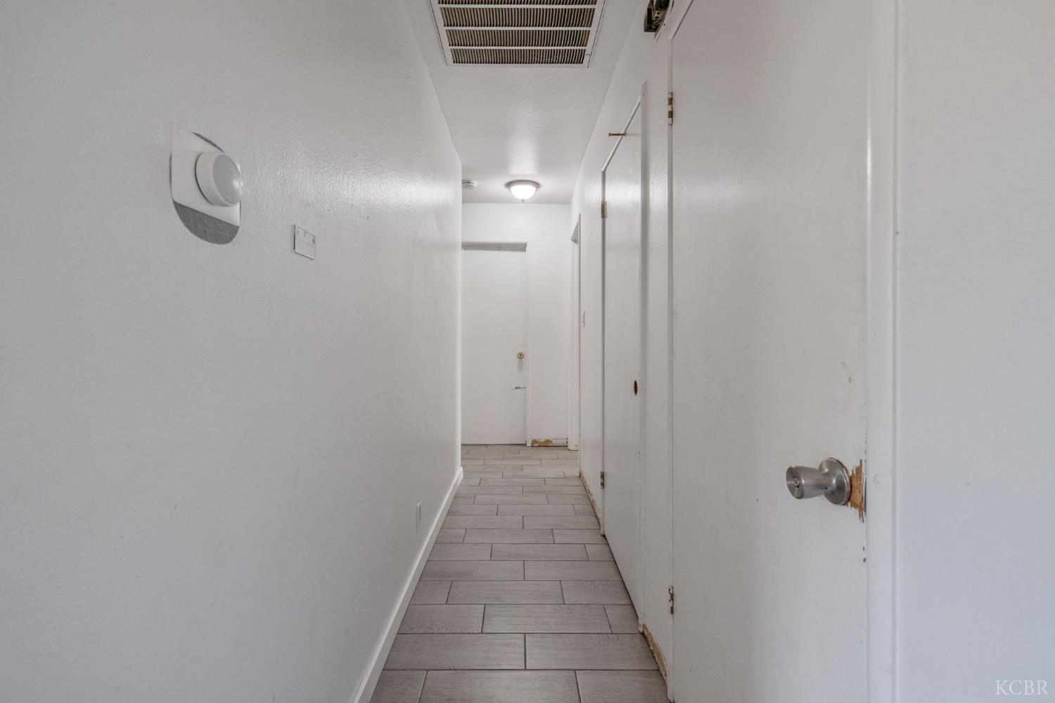 916 E Elm St, Hanford, CA 93230