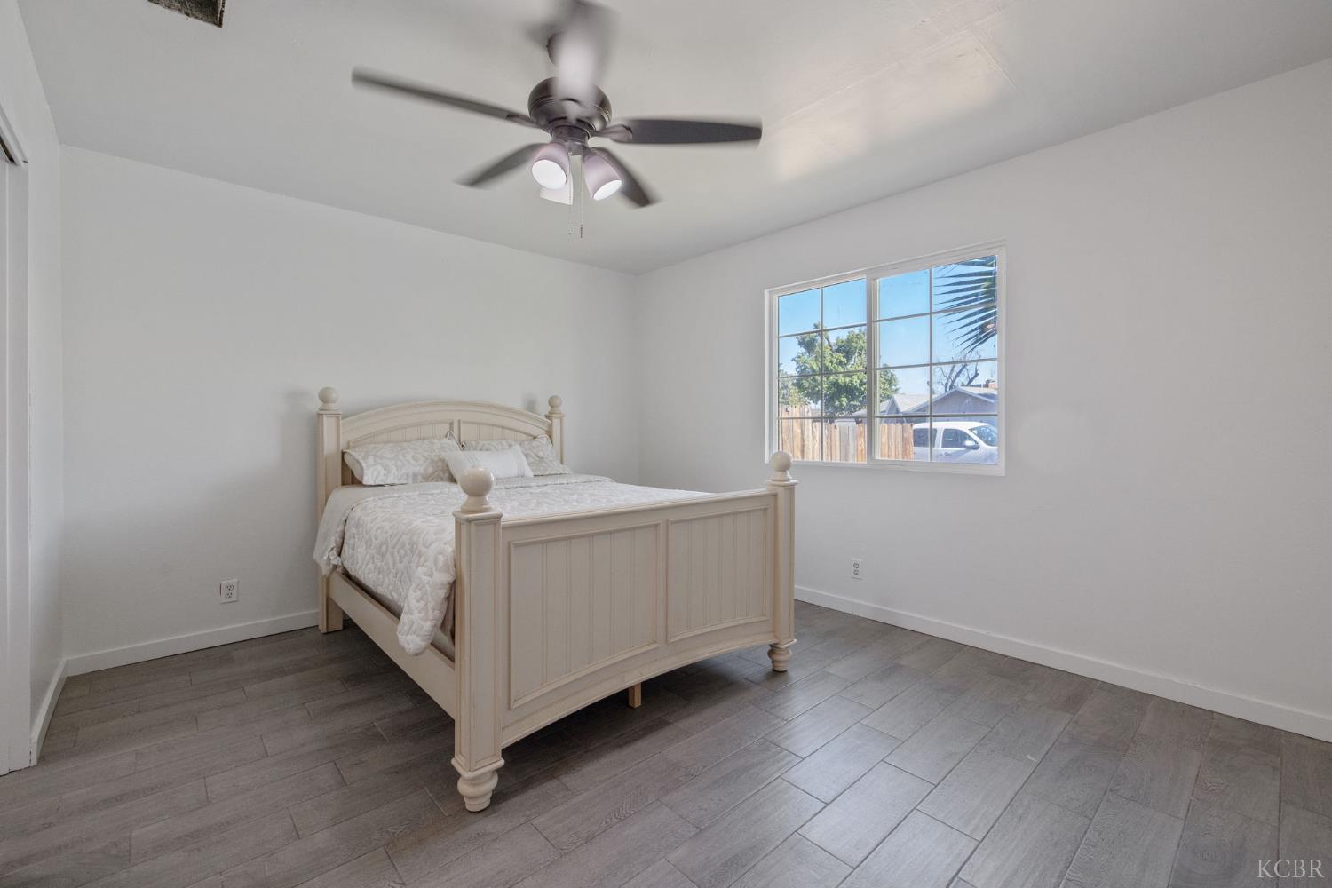 916 E Elm St, Hanford, CA 93230
