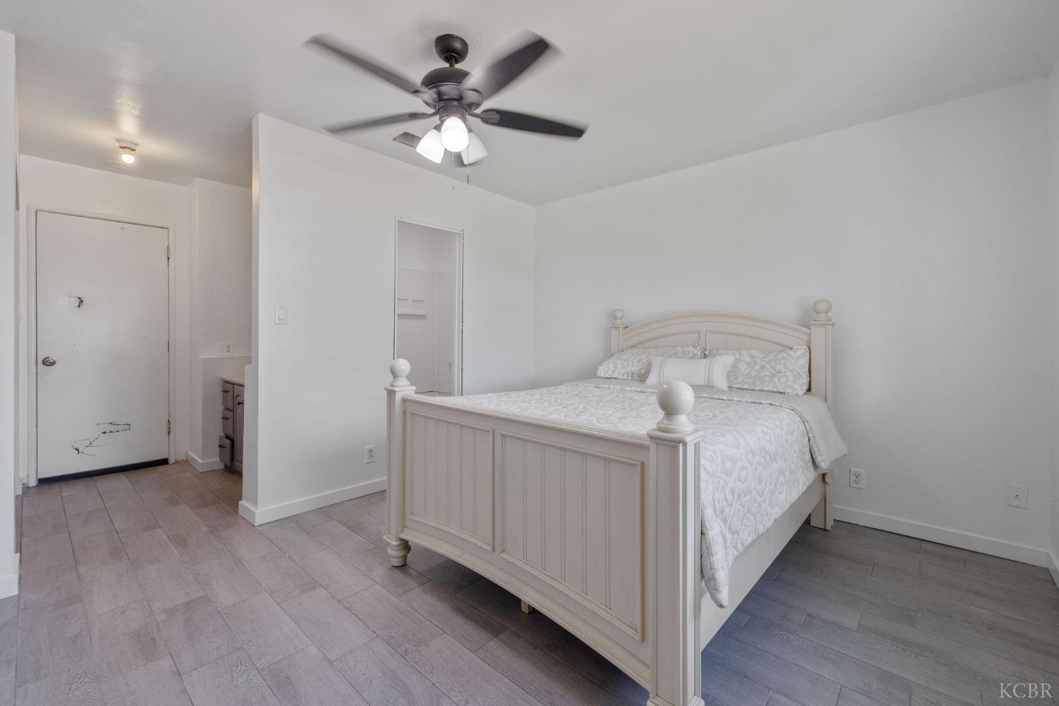 916 E Elm St, Hanford, CA 93230