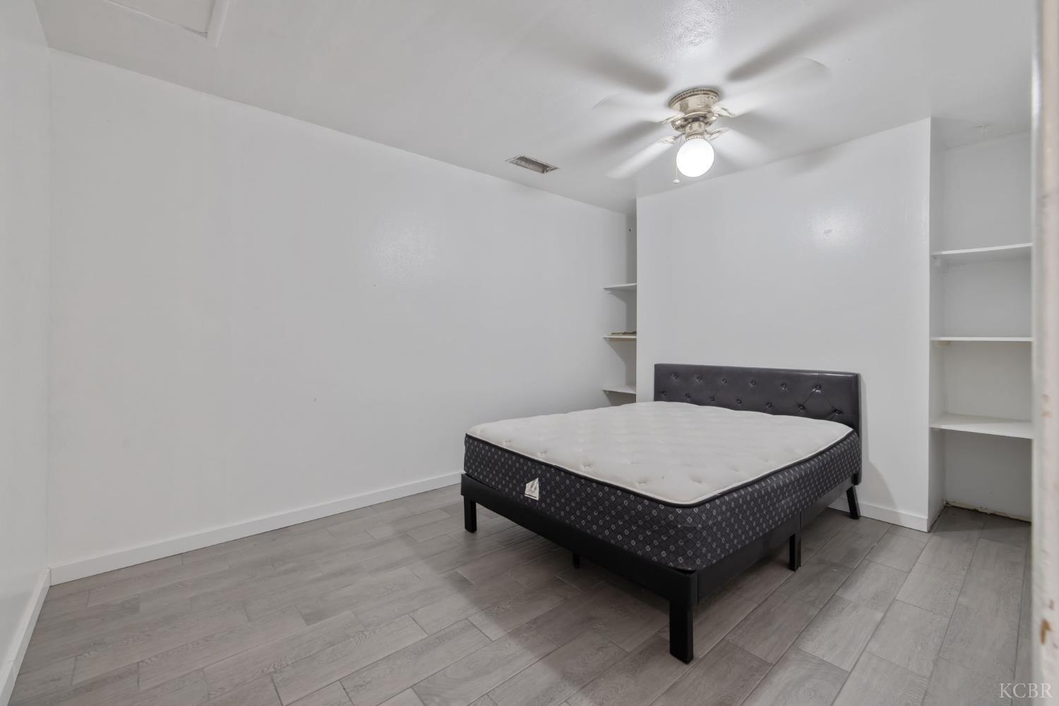 916 E Elm St, Hanford, CA 93230