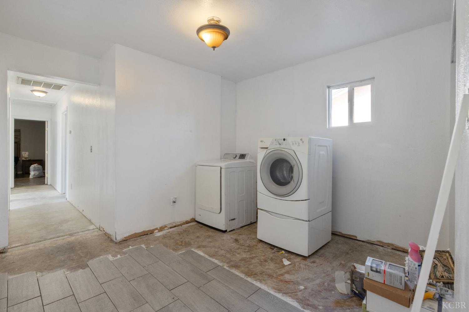 916 E Elm St, Hanford, CA 93230