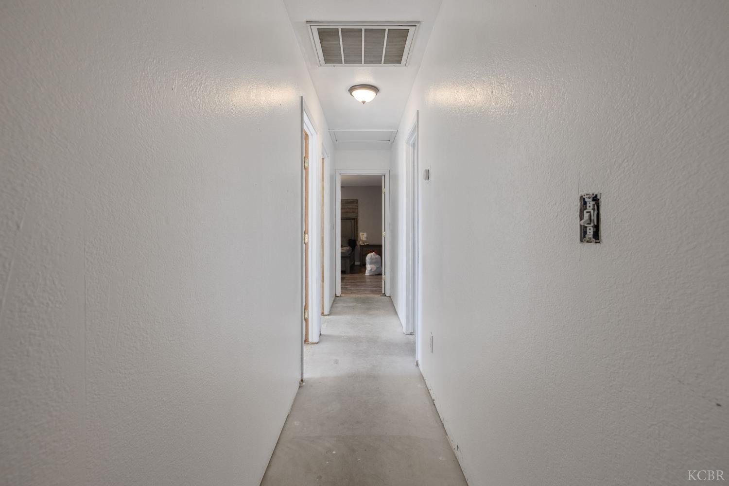 916 E Elm St, Hanford, CA 93230