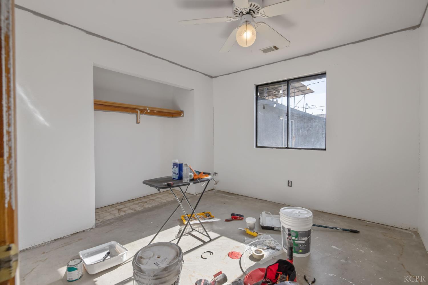 916 E Elm St, Hanford, CA 93230