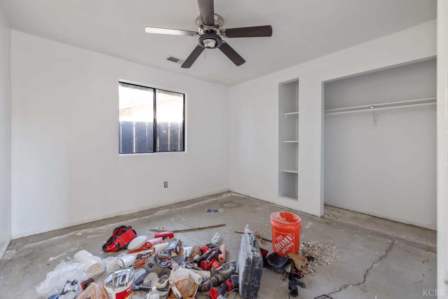 916 E Elm St, Hanford, CA 93230