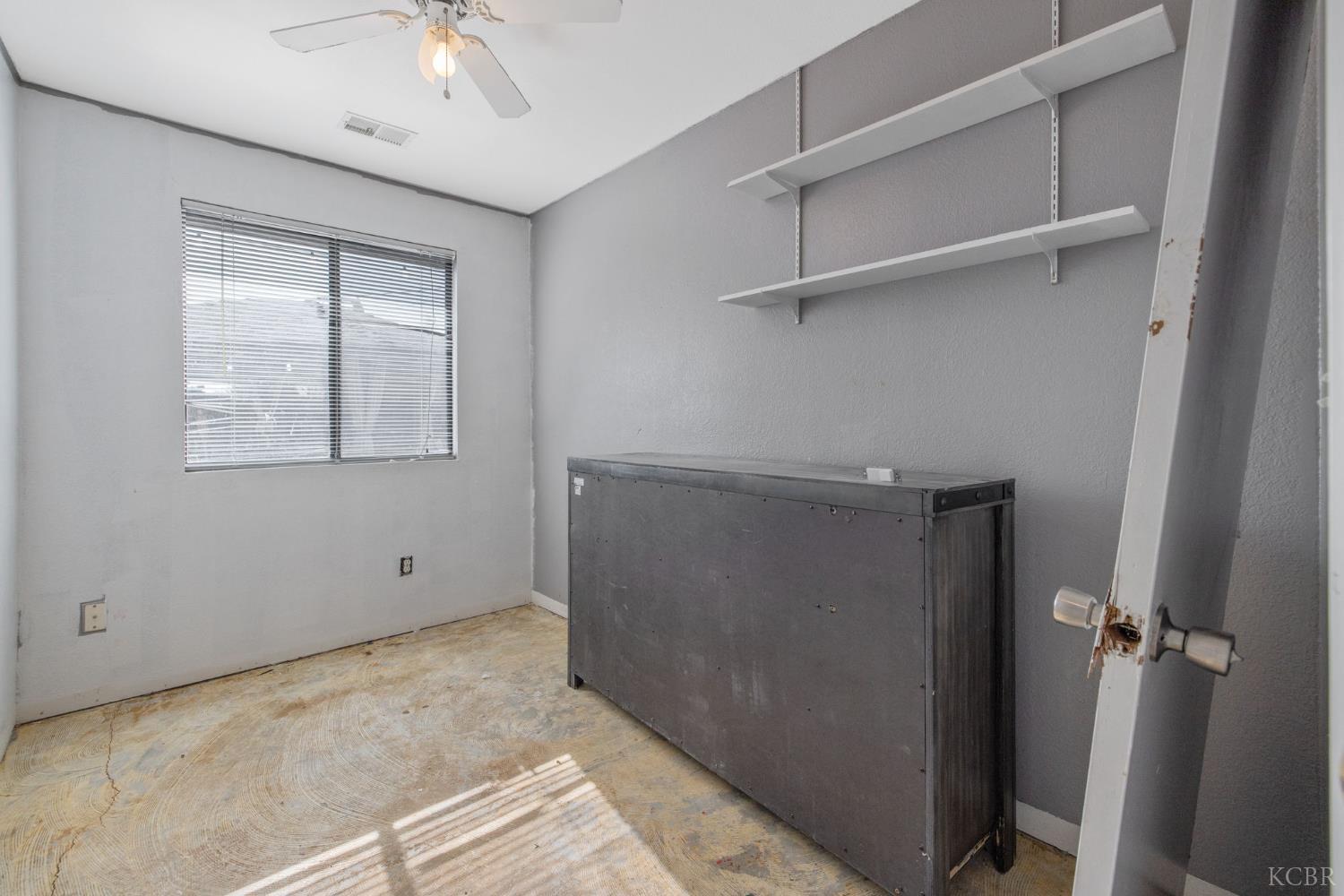 916 E Elm St, Hanford, CA 93230