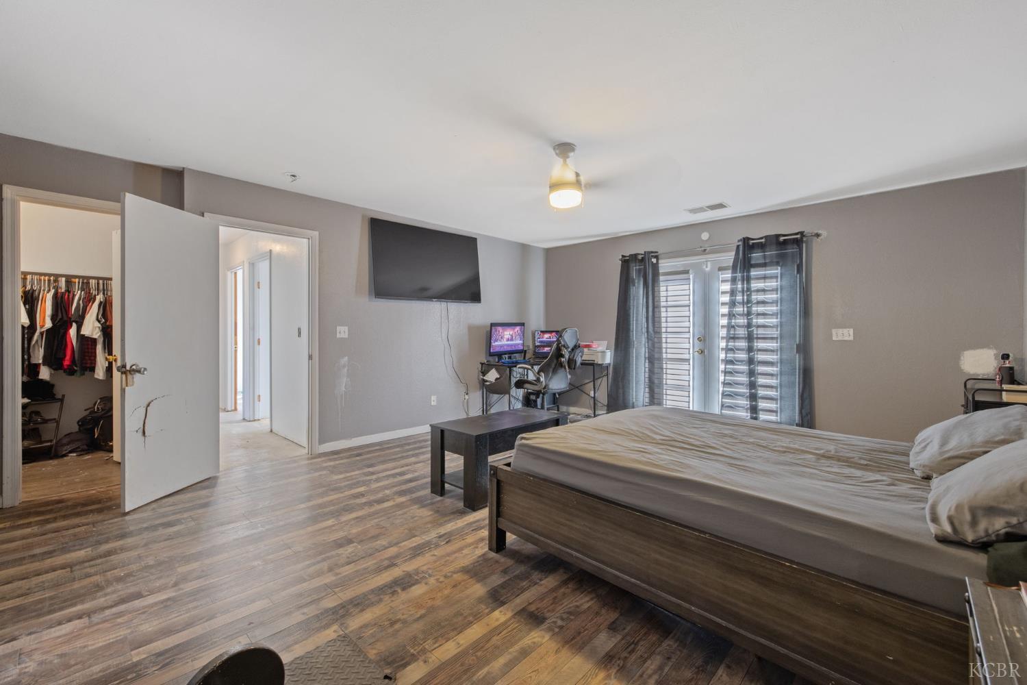 916 E Elm St, Hanford, CA 93230