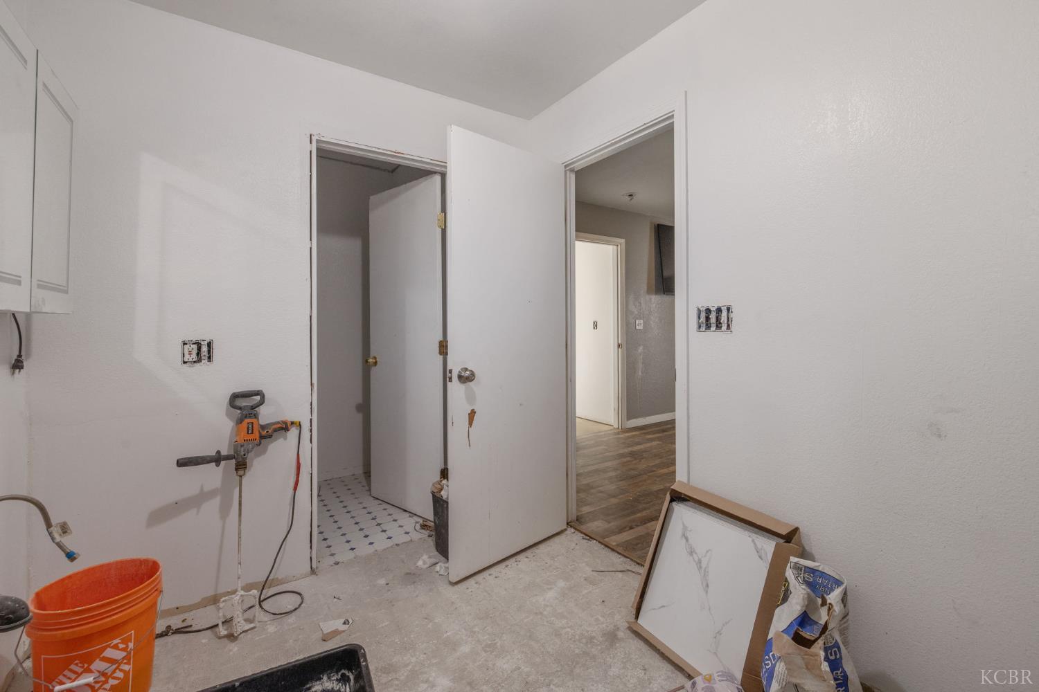 916 E Elm St, Hanford, CA 93230