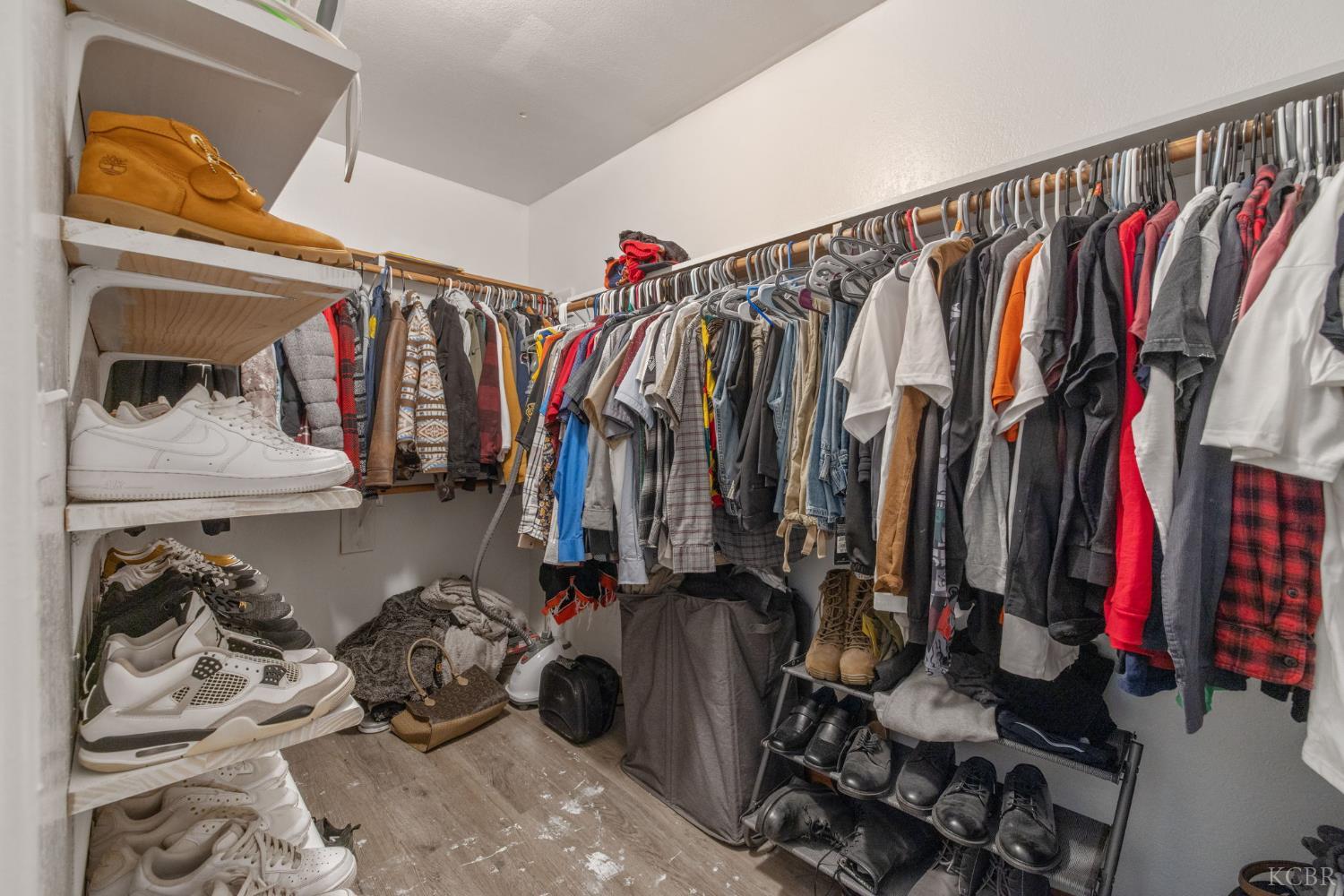 916 E Elm St, Hanford, CA 93230