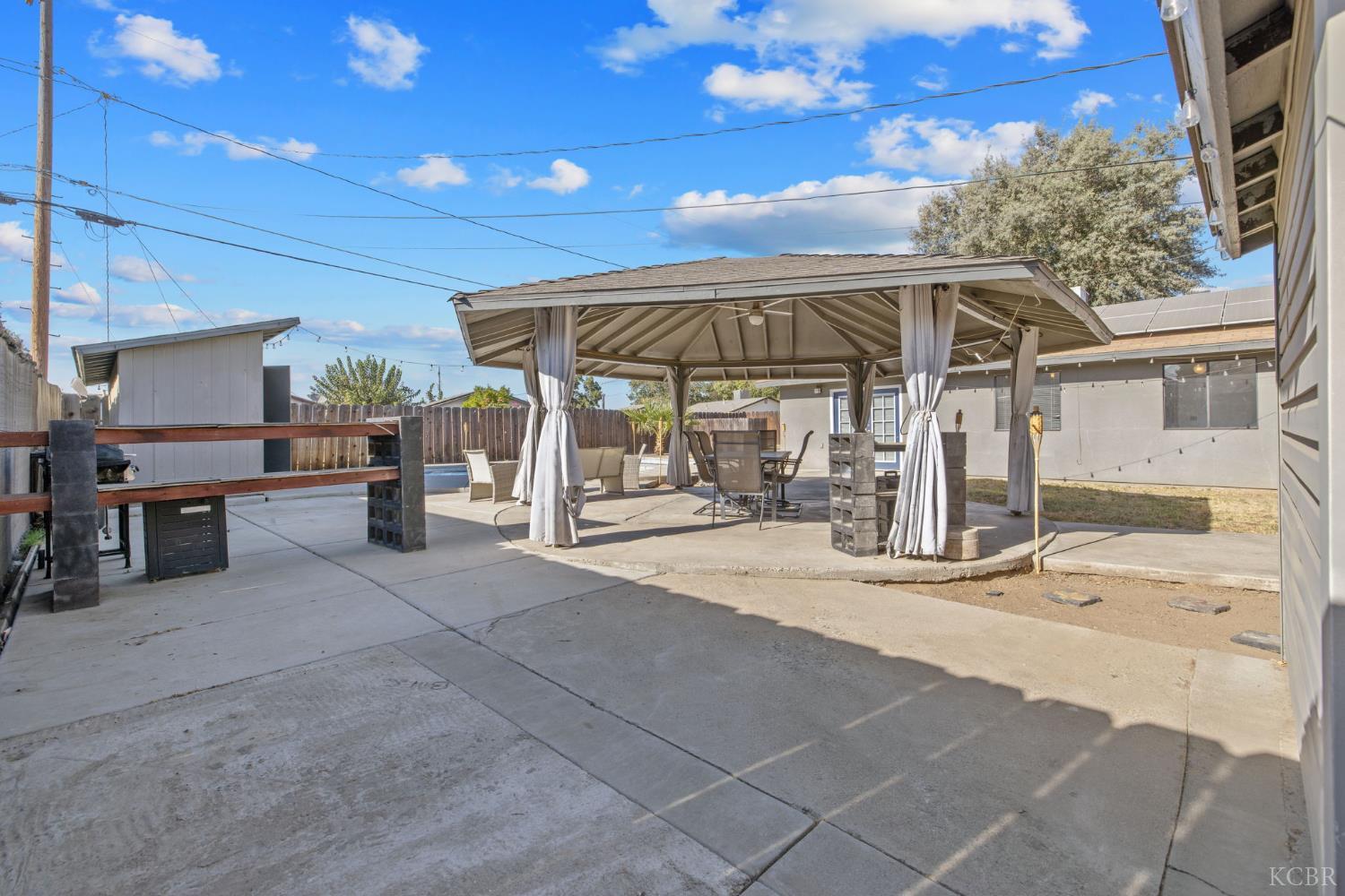 916 E Elm St, Hanford, CA 93230