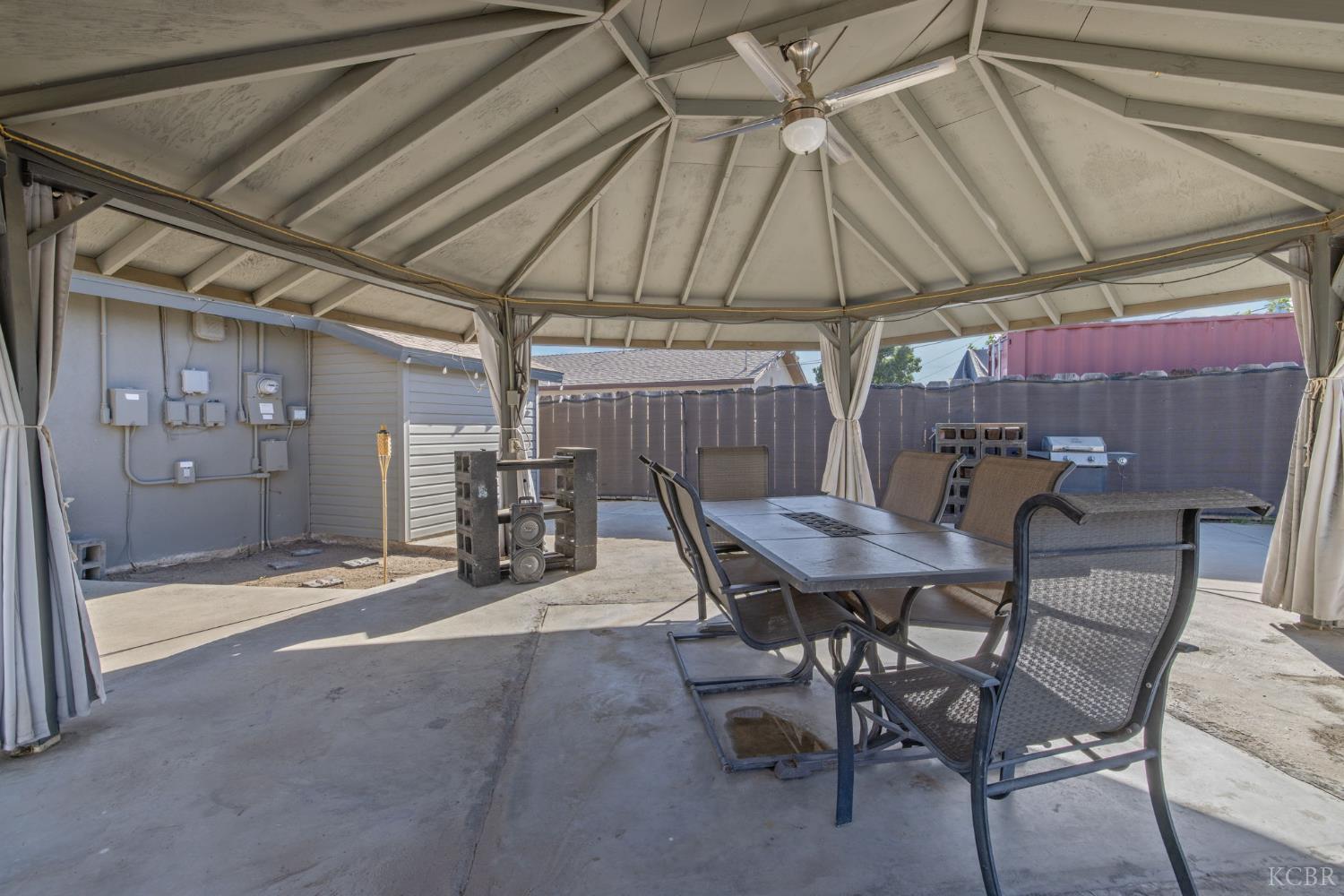 916 E Elm St, Hanford, CA 93230