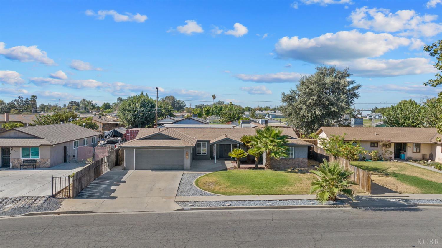 916 E Elm St, Hanford, CA 93230
