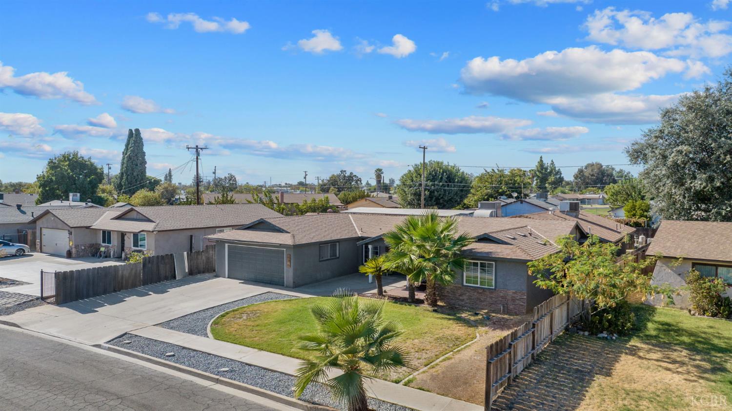 916 E Elm St, Hanford, CA 93230