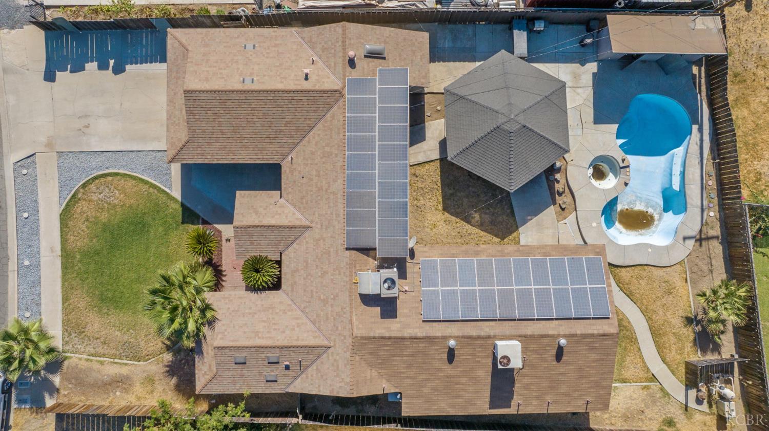 916 E Elm St, Hanford, CA 93230