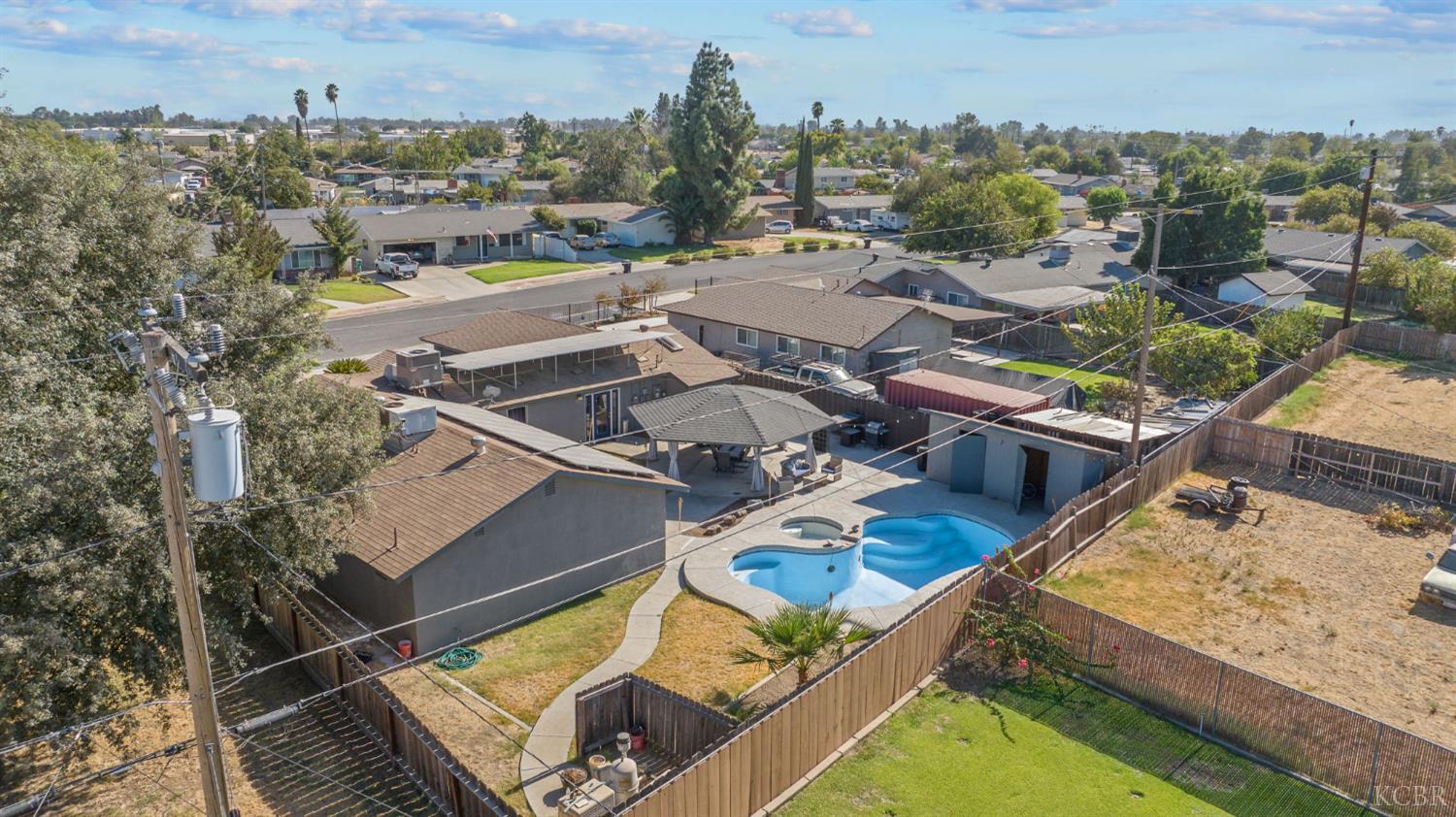 916 E Elm St, Hanford, CA 93230