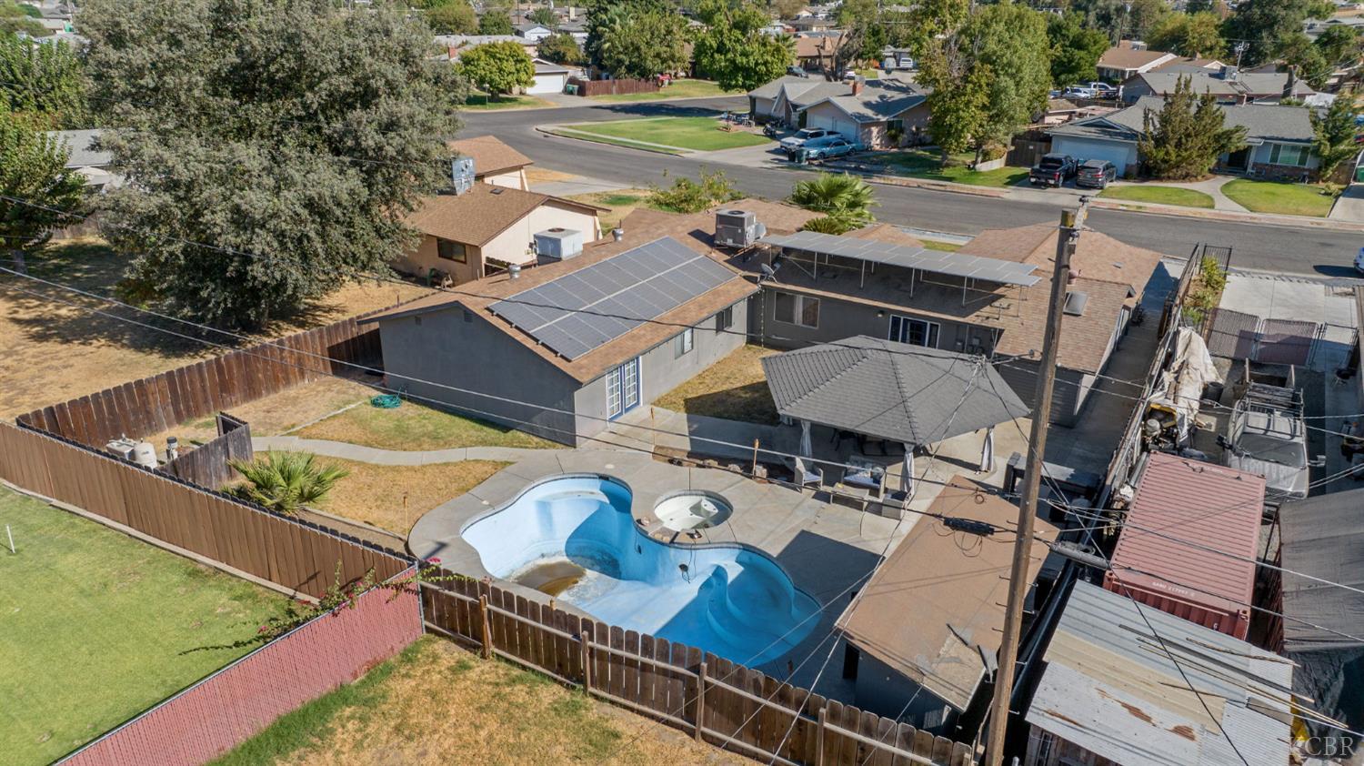 916 E Elm St, Hanford, CA 93230