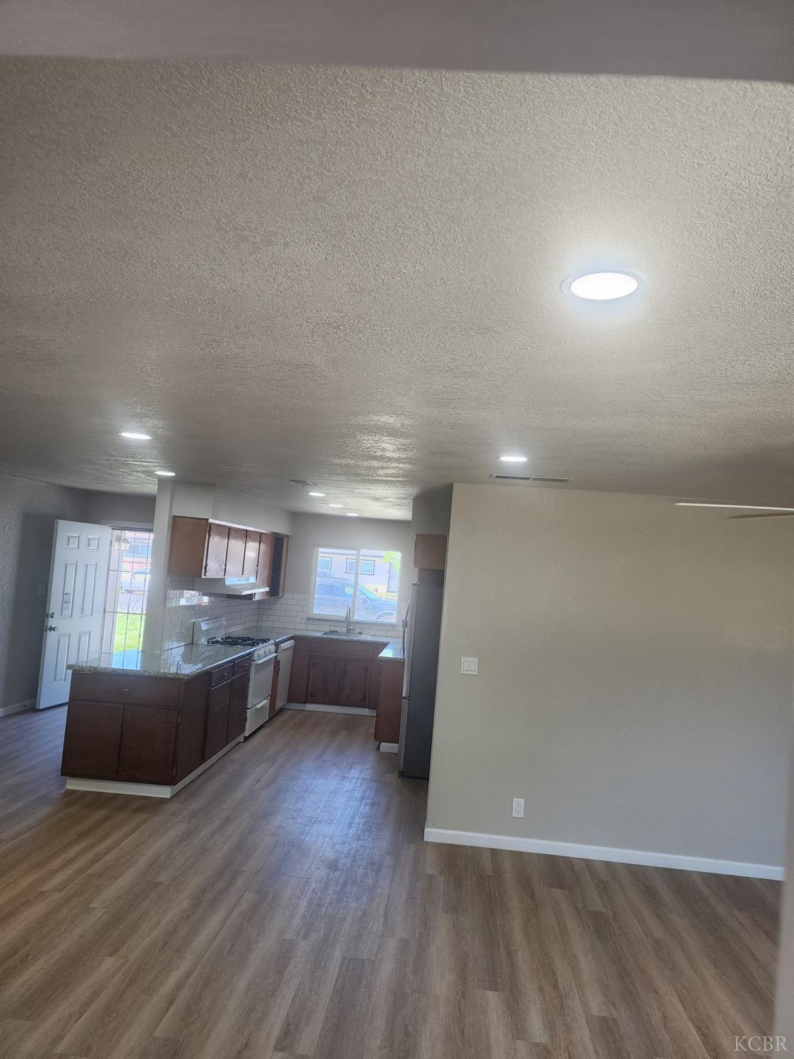345 E Lemmon Way, Hanford, CA 93230