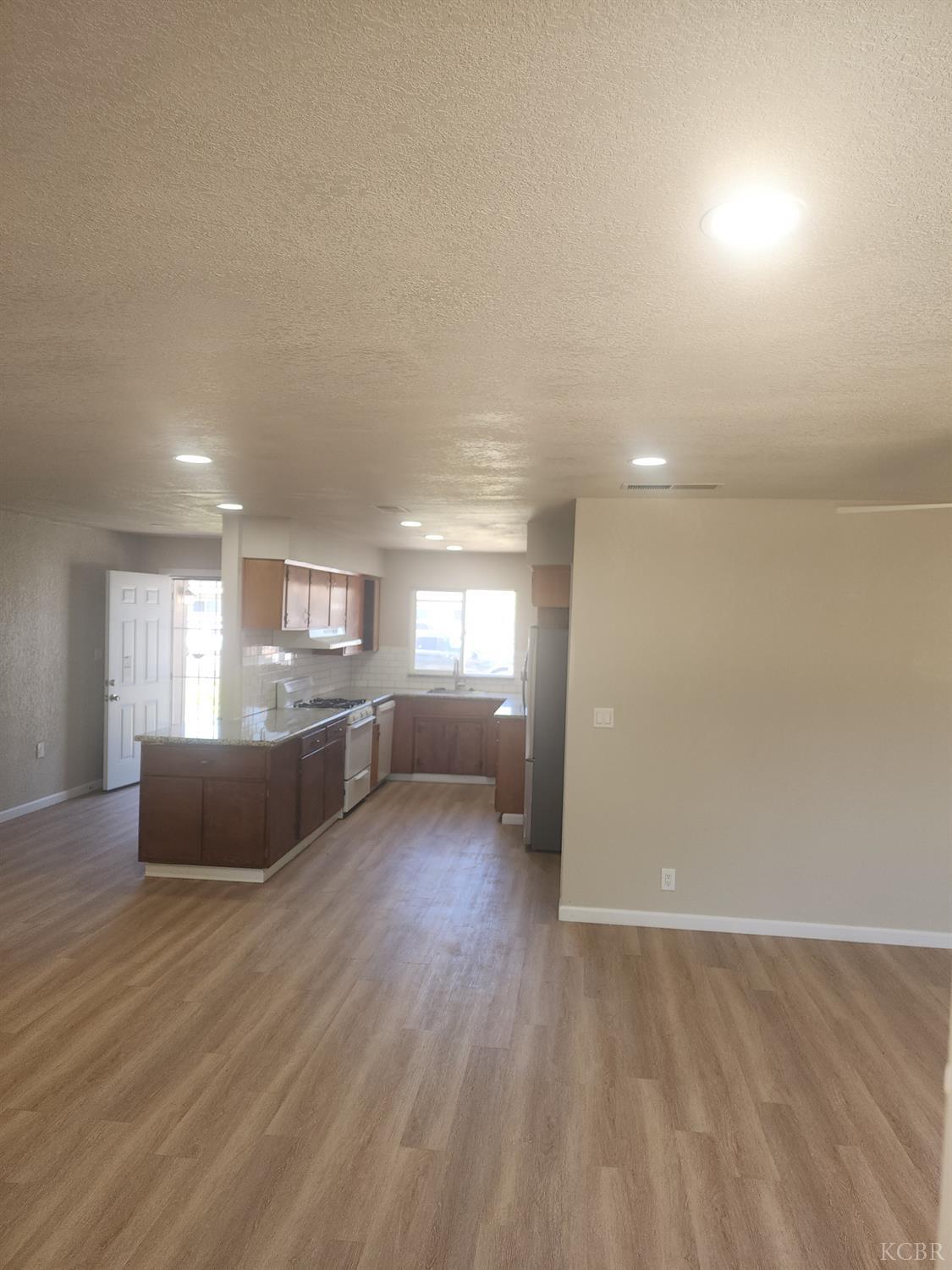 345 E Lemmon Way, Hanford, CA 93230